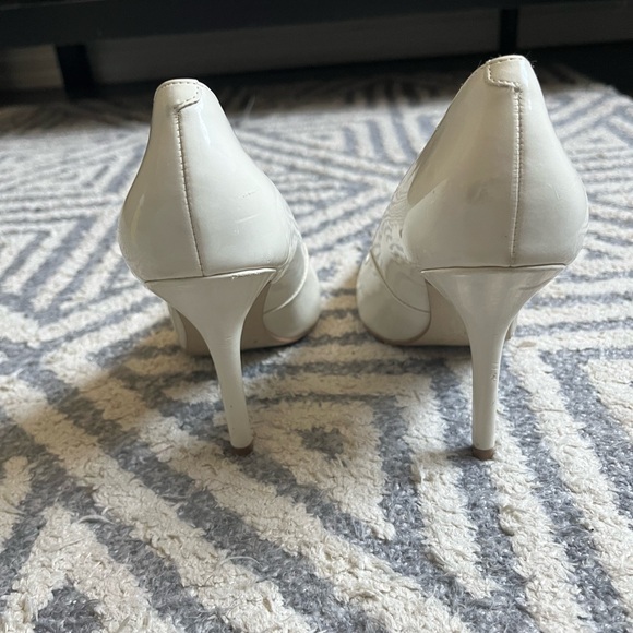 white pointy leather heels by GUESS - Picture 2 of 5